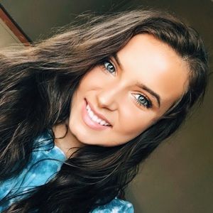 Meet your Posher, Adrianna